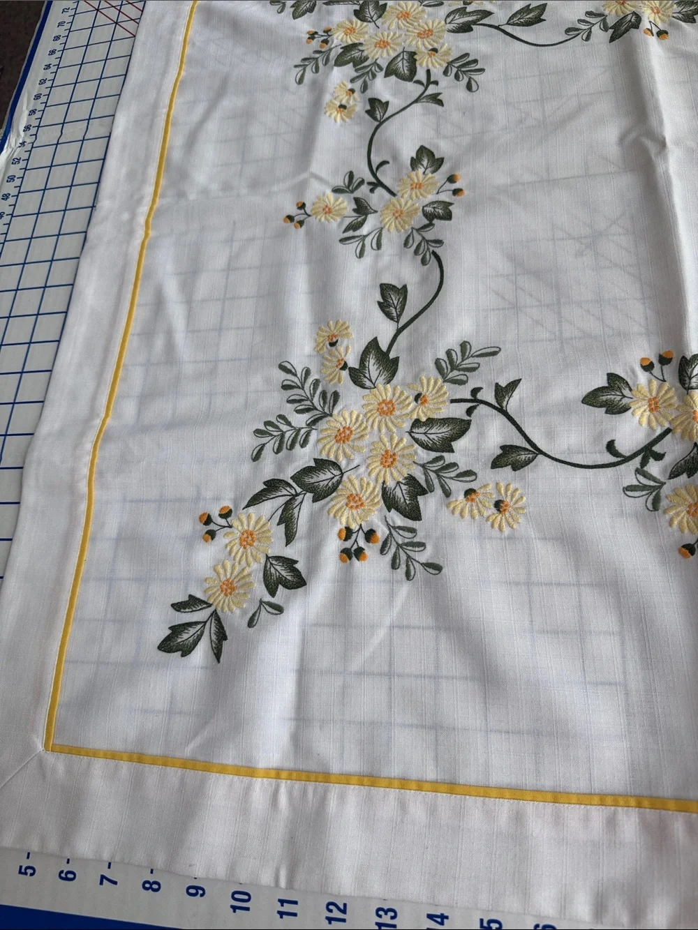 Embroidered Daisy Tablecloth 33” Square Linen Look Yellow Green Floral